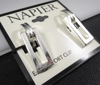 NUEVO CON ETIQUETAS NAPIER 1 1/4" Tono Plata Puerta Llamador Estilo Clip en Pendientes 87R Foto 1 de 4