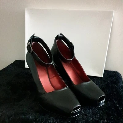 Kurt Geiger Chelsea Black Leather Courts - Image 1 of 4