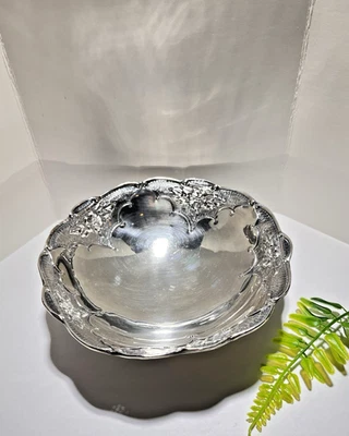 900 Silver Footed Dish Repoussé Floral Design 139 Gr. No Monogram - Image 1 of 4