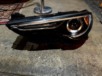 Faro izquierdo izquierdo Alfa Romeo Stelvio 2017-2023 conductor xenón HID OEM 50552988 Foto 1 de 3
