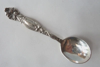 CUCHARA DE CHOCOLATE INTERNACIONAL FRONTENAC PLATA ESTERLINA 3 3/4" GRABADA "M" Foto 1 de 4