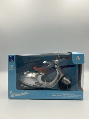 NEW-RAY 1/12 SCALE VESPA SCOOTER - 946 DIECAST MODEL New In Box! - Image 1 of 4