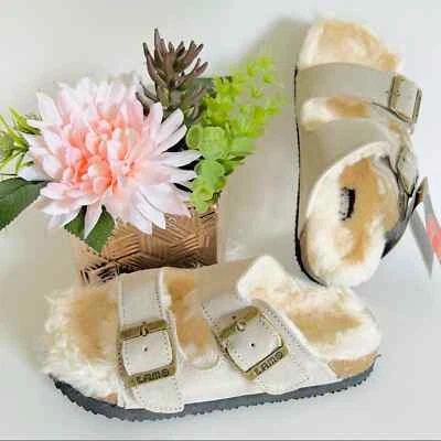 NUEVO CON ETIQUETAS LAMO Niñas Imitación Piel Forrada Correa Gris/Bronceado Gamuza Sandalias Zapatillas Talla 2Y Foto 1 de 4