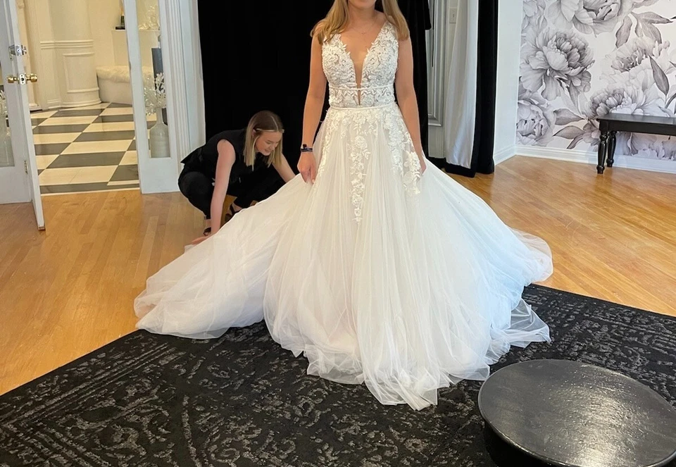 Свадебное платье Morilee размер 8 никогда не носилось и не менялось.  Бирки и сумка для одежды.  - Изображение 1 из 1