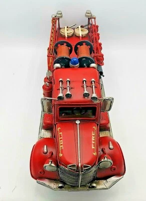 Modellino in latta Camion dei vigili del fuoco americano Dept.6. Misura 51 cm. - Immagine 1 di 4