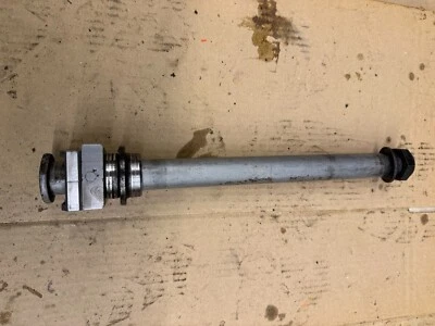 HONDA CBR1000RR 2012 2013 REAR AXLE WITH ADJUSTERS AND SPACERS — 第 1/3 张图片