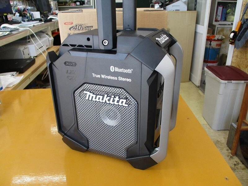 Makita MR005GZB Job Site Radio 40Vmax 18V 14.4V 10.8V Black Tool Body Only New  - Image 1 of 4