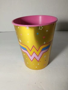 Wonder Woman Favor Cup Birthday Party Supplies 16 oz 1 Count - Picture 1 of 3