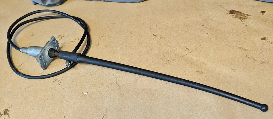 Antena Ford F250 1972 OEM 1967-1972 antena de camión Ford antena de látigo de camión Ford Foto 1 de 4