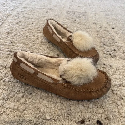UGG Dakota Pompones ZAPATILLAS CON POMPONES CUERO MARRÓN TALLA 7 Foto 1 de 4