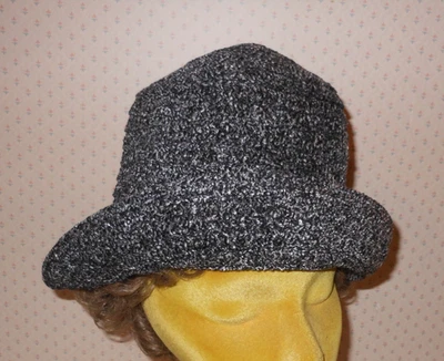 Женская шапка шениль Betmar New York Packable Roll с полями черная вязаная спецификация один размер - Изображение 1 из 4