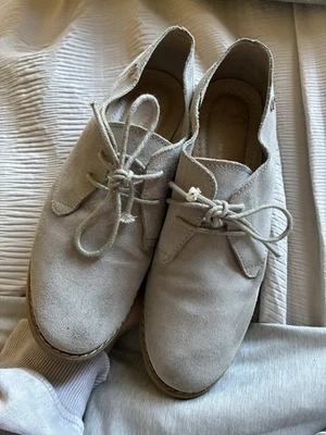 Authentic Women’s gray Oxford Hush Puppies Suede Shoes Size 6 Vintage Inspired - Image 1 of 4