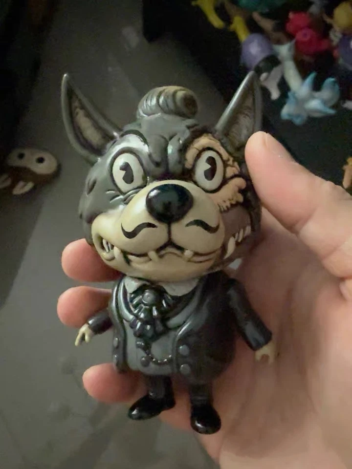 NUTCRACKXXX Kaiju Zombie Mr. Figura de acción limitada SOFUBI Mouse gris negro marrón Foto 1 de 2