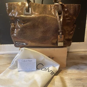 Calvin Klein Bronze Metallic Schultertasche Vintage Handtasche, Originalkarte und Staubbeutel - Bild 1 von 7