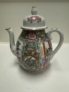 Antique Rose Medallion Chinese Export Teapot Very Good Condition White Scenes - Picture 1 of 14