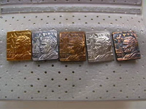 Insignias Jubileo 1941.-1981. Líder Tito Yugoslavia - Lote de 5 insignias de pin - Imagen 1 de 9