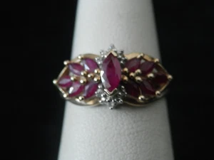 Hermoso anillo de cóctel con racimo de rubí marquesa de oro amarillo de 10K #451 - Imagen 1 de 6