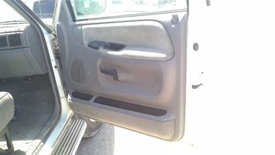 RAM2500   1994 Front Door Trim Panel 30133435 Foto 1 de 4