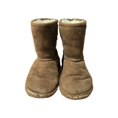 Botas UGG Classic II Castaño Talla 9 Niño 1017703T Usadas en Excelente Condición Foto 1 de 4