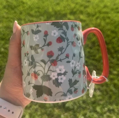 FRESAS Bella 10 Strawberry Street 16oz Taza Fruta Rojo Verde Vid Jardín NUEVO Foto 1 de 2