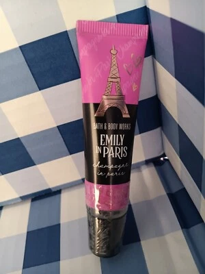 Brillo de labios Emily in Paris Champagne in Paris baño y cuerpo funciona Foto 1 de 3