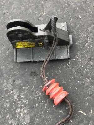 Genie Garage Door Opener Screw Drive Carriage Pull - Image 1 of 2