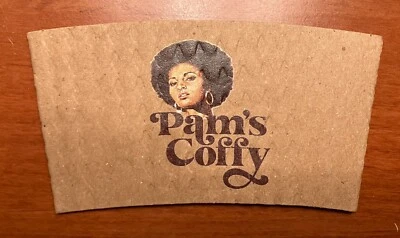 Pam's Coffy - Funda para taza de café marrón - Teatro Pam Grier Quentin Tarantino Vista Foto 1 de 2