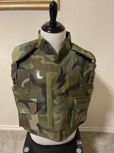 CHALECO DE FRAGMENTACIÓN DE CAMUFLAJE MILITAR ESTADOUNIDENSE GI WOODLAND DE COLECCIÓN COLECCIONABLE - Imagen 1 de 12