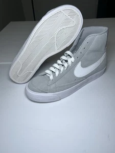 Nike Blazer Mid 77 grigio lupo taglia 5 anni (GS) DD3237001 - Foto 1 di 12