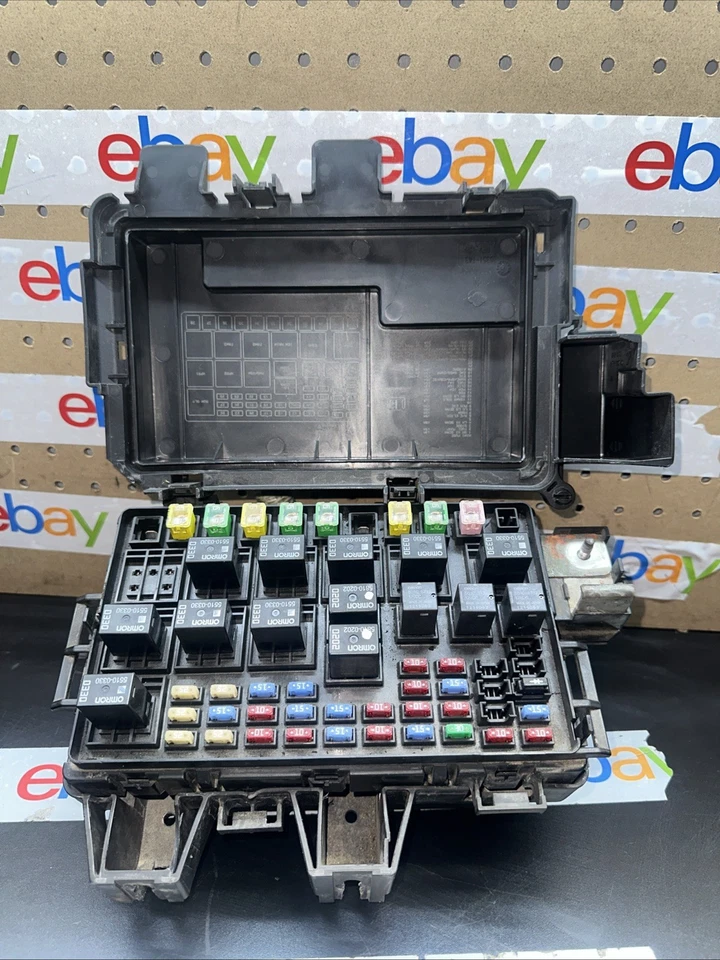 Painel de relé bloco fusível cabine Chevrolet Uplander 2007 3.9L - Imagem 1 de 4