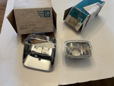 Nos gm 1978-81 Camaro Parking Lamp Bezel And Signal Lamp gm#459154 gm# 913641 - Image 1 of 4