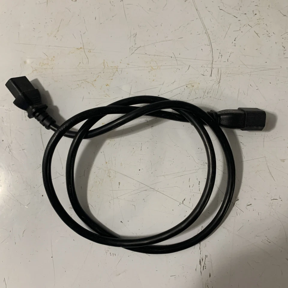 Volex C13 to C14 10A 3ft Server Power Lead Extension Cord - Image 1 of 1