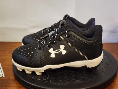 Botines de béisbol Under Armour para niños pequeños 11K UA Leadoff Mid 3.0 negros/blancos Foto 1 de 4