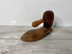 Zapateros de madera de colección pivotes de último espectáculo forma inusual Miller EE. UU. publicación gratuita #E - Imagen 1 de 10
