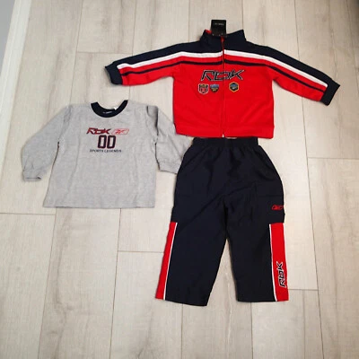 Nuevo con etiquetas Reebok Track Set 3 piezas Camiseta Pantalón Set 24 meses Rojo Azul Gris Foto 1 de 4