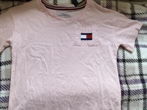 Tommy Hilfiger Girls' Short Sleeve T-Shirt  Flag Logo Rose Shadow Pink 12-14 NWT - Picture 1 of 7
