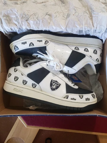 2006 Reebok NFL Recline Oakland Raiders Shoes Size 10.5 Cover