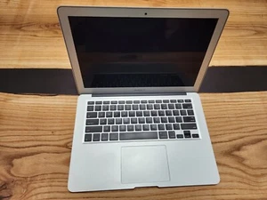 MacBook Air (13-inch, Mid 2013) - Picture 1 of 8