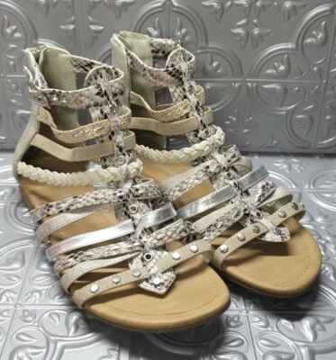 Sandalias City Classified Gladiator con tiras para mujer talla 7M serpiente plateadas con tachuelas boho Foto 1 de 4