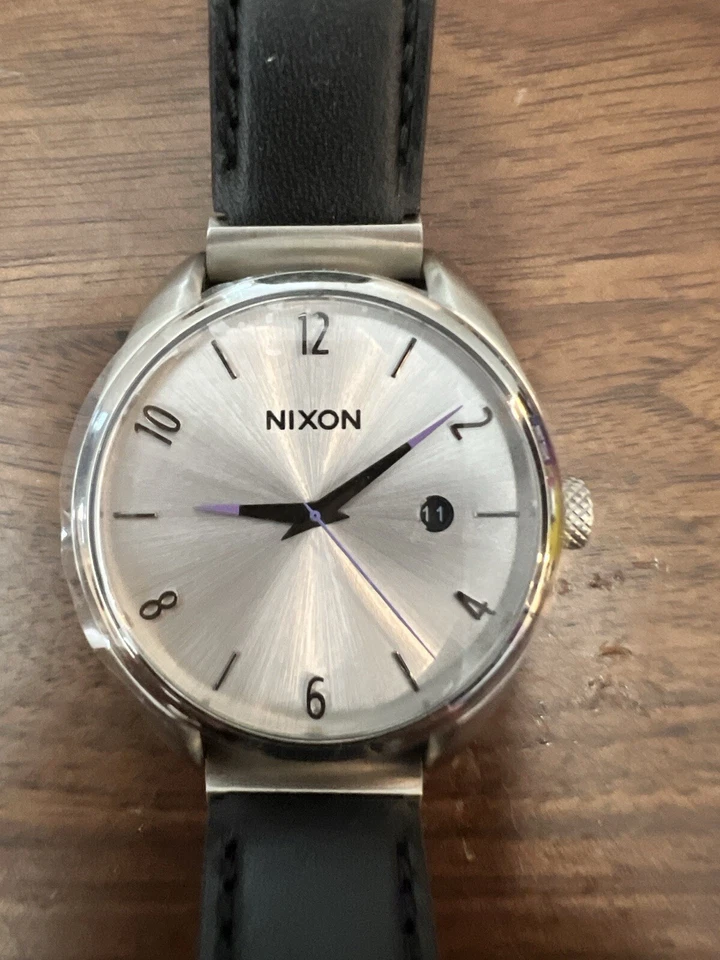 Reloj Nixon Mujer Bullet 38mm Cuero Plateado Negro Talla Única Necesita Batería Foto 1 de 4