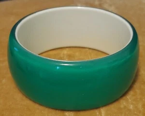 Brazalete Lucita Grueso Ancho Verde y Crema Vintage - Imagen 1 de 8