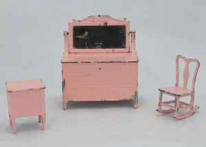 Antiker Tootsietoy Puppenhaus Möbel Schaukelstuhl, Buffet, Beistelltisch - Rosa - Bild 1 von 4