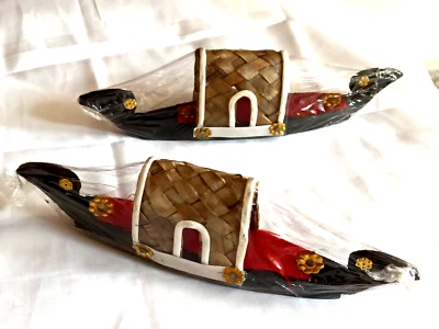 PAIR OF 2 BOAT MODEL ASSEMBLED HAND CRAFTED &PAINTED DECORATION KERLA GIFT INDIA - Image 1 of 4