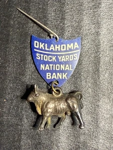 Antiguo Pin Medalla Insignia Oklahoma Stockyards Banco Nacional Ganado Préstamos 1905 - Imagen 1 de 4
