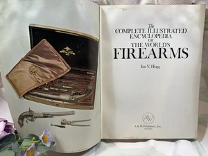 The Complete Illustrated Encyclopedia of the World’s Firearms Ian V Hogg 1978 HC - Bild 1 von 18