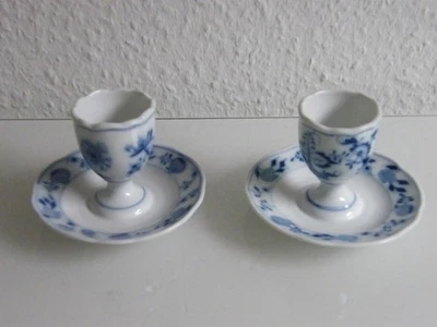 2 x Antike Eierbecher  Zwiebelmuster auf Fuß handbemalt Porzellan - Bild 1 von 4