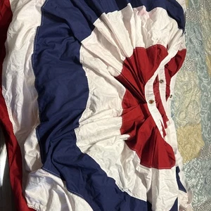 8 BANDERAS PLISADAS EMBRUJADAS USADAS Estrellas Rojo Blanco Azul Algunas tienen decoloración y Rojo Funciona - Imagen 1 de 13