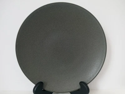 (2) Platos de cena artesanales de gres mate gris carbón caja y barril 11" Foto 1 de 4