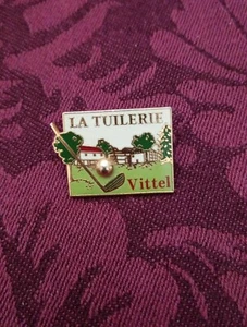 Pin's Pins Pin Enamel 18 Golf La Tuillerie "VITTEL" - Picture 1 of 4