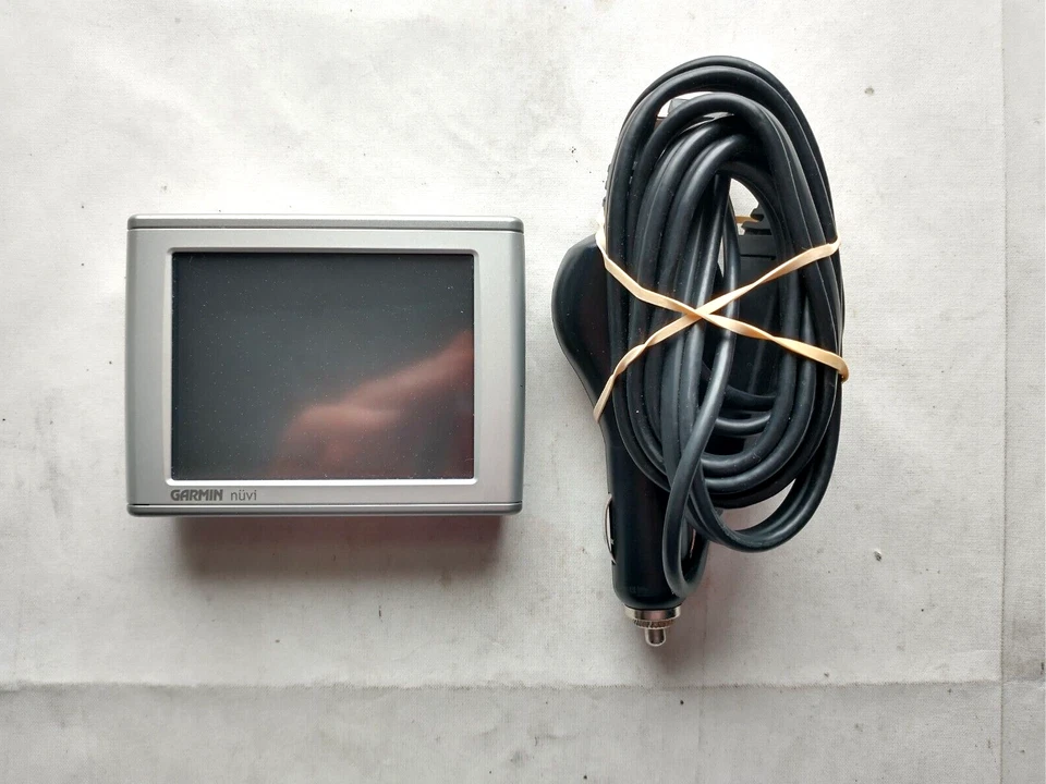 Garmin Nüvi 360 GPS Bundle With Power Cable (Tested) - Image 1 of 4